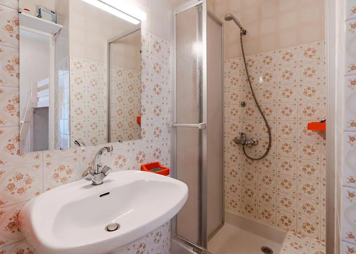 à 20m De La Avec Balcon Et Parking à Narbonne-plage - Fr-1-409-140 *