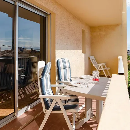 A 20m De La Avec Balcon Et Parking A Narbonne-plage - Fr-1-409-140 Appartement