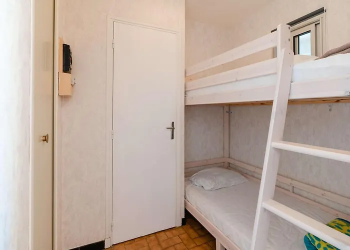 A 20m De La Avec Balcon Et Parking A Narbonne-plage - Fr-1-409-140 *